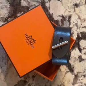 Hermes leather bracelet. In EUC